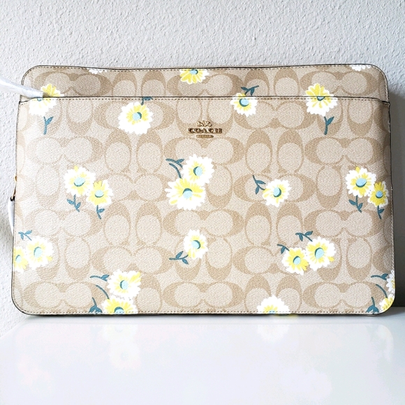 ❗SOLD❗❤Coach Laptop Sleeve in Signature Canvas - Picture 2 of 15